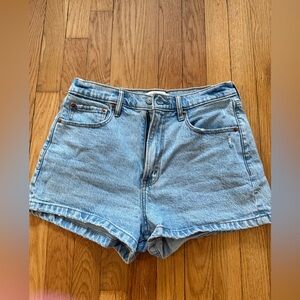 Abercrombie & Fitch The Mom High-Rise Denim Shorts Size 28/6